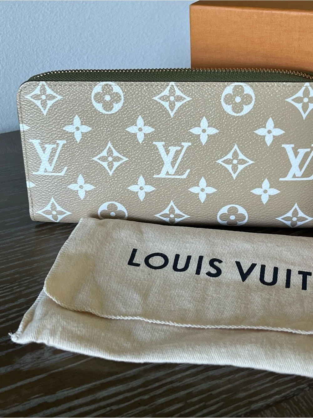 Louis Vuitton Monogram Giant Zippy Wallet
